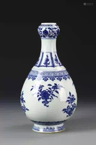 Chinese Blue and White Garlic Head Vase