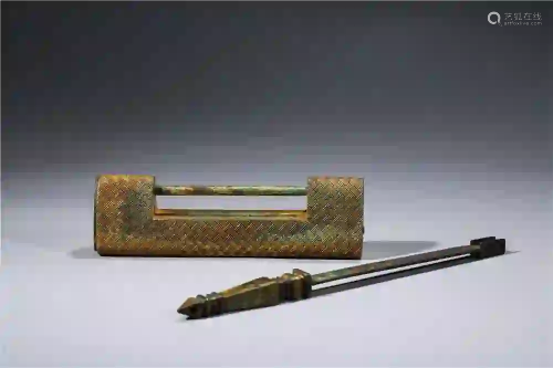 CHINESE. A GILT-BRONZE LOCK WITH MARK