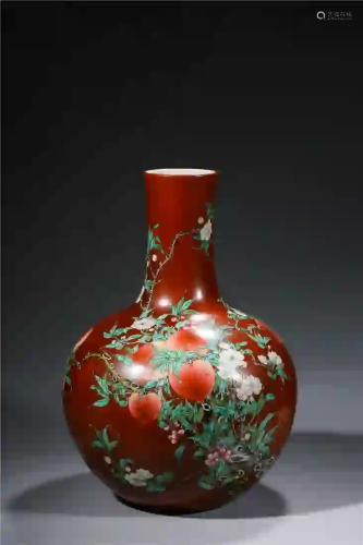 CHINESE. A PORCELAIN VASE WITH MARK