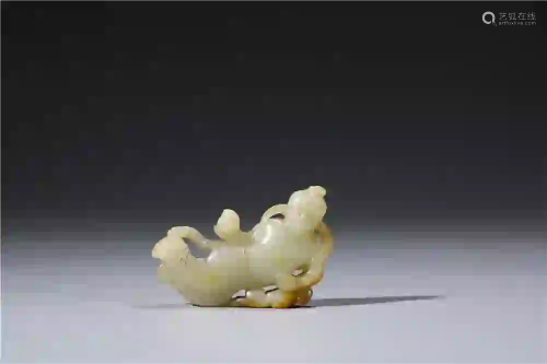CHINESE. A WHITE JADE FIGURE
