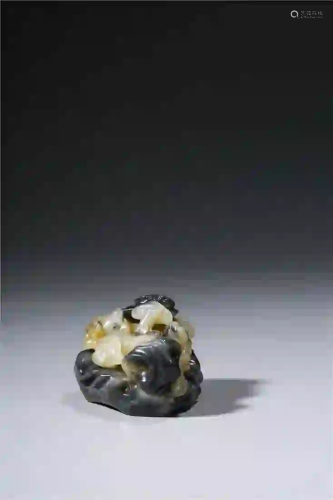CHINESE.A BLACK AND WHITE JADE LINGZHI FUNGUS