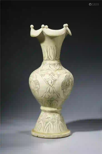 CHINESE. A CI-TYPE VASE