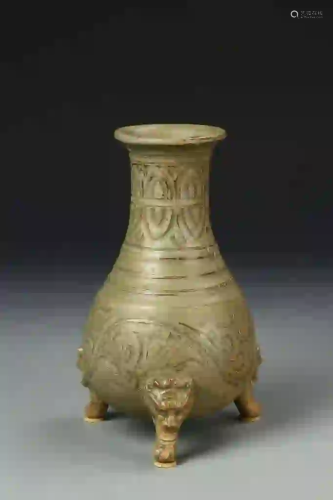 Chinese Yue Yao Tripod Vase
