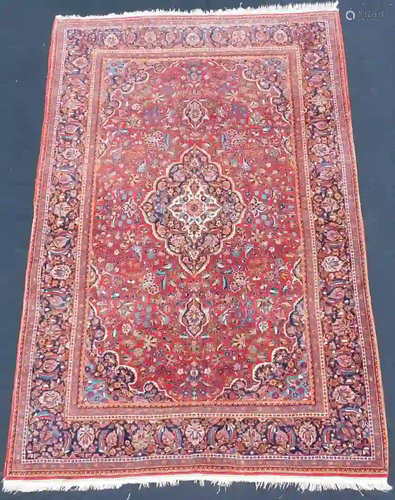 Keschan Persian carpet. Iran. Around 70 - 100 years