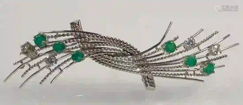 Brooch in white gold 590. With 4 diamonds and 6