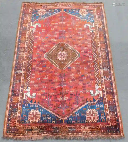 Shiraz Persian carpet. Iran. Around 50 - 80 years old.