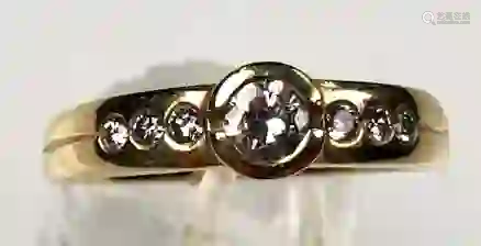 Ring gold 585. Central diamond / brilliant.