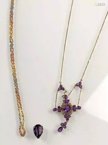 2 necklaces with pendants. 375 gold. Gemstones.