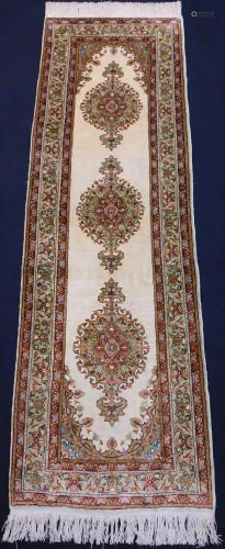 Kayseri Ipek. Strip rug. Turkey. Very fine weave.