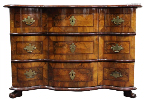 Dresser baroque. Walnut? Three-drawer body with a