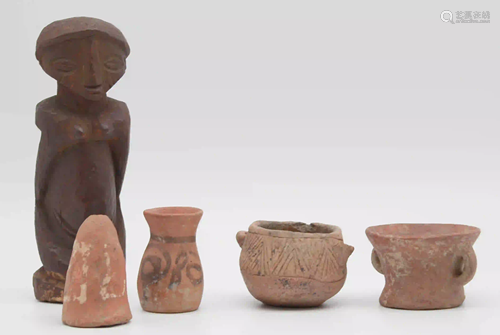 4 ceramics and a figure wood. Probably West Africa,