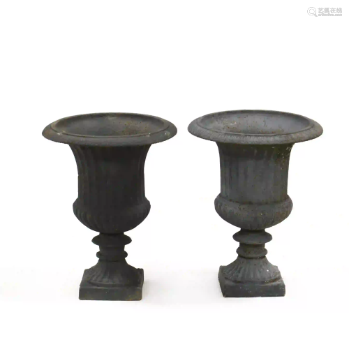Pair of Classical Style Iron Garden Urns