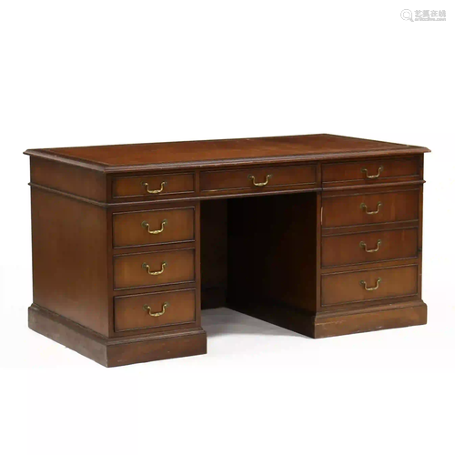 Kittinger, Georgian Style Mahogany Executive Desk