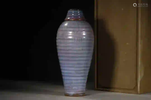 A JUN-STYLE WARE PORCELAIN VASE WITH COVER