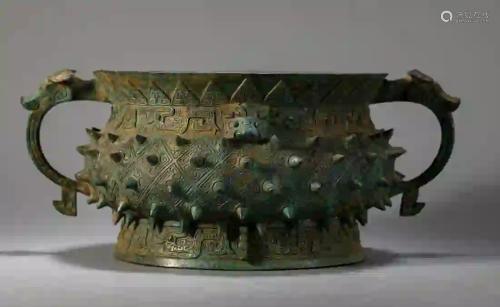 A BRONZE FOOD VESSEL WITH TWO HANDLES, GUI