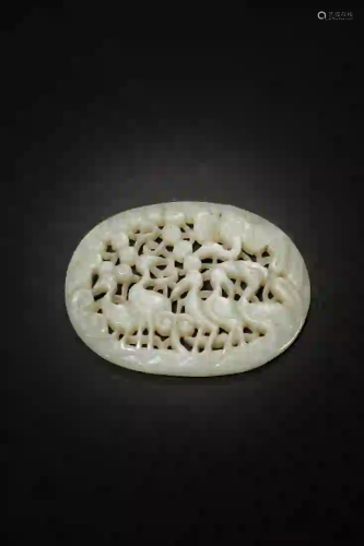 AN OPENWORK JADE CARVING 'CRANES' PENDANT