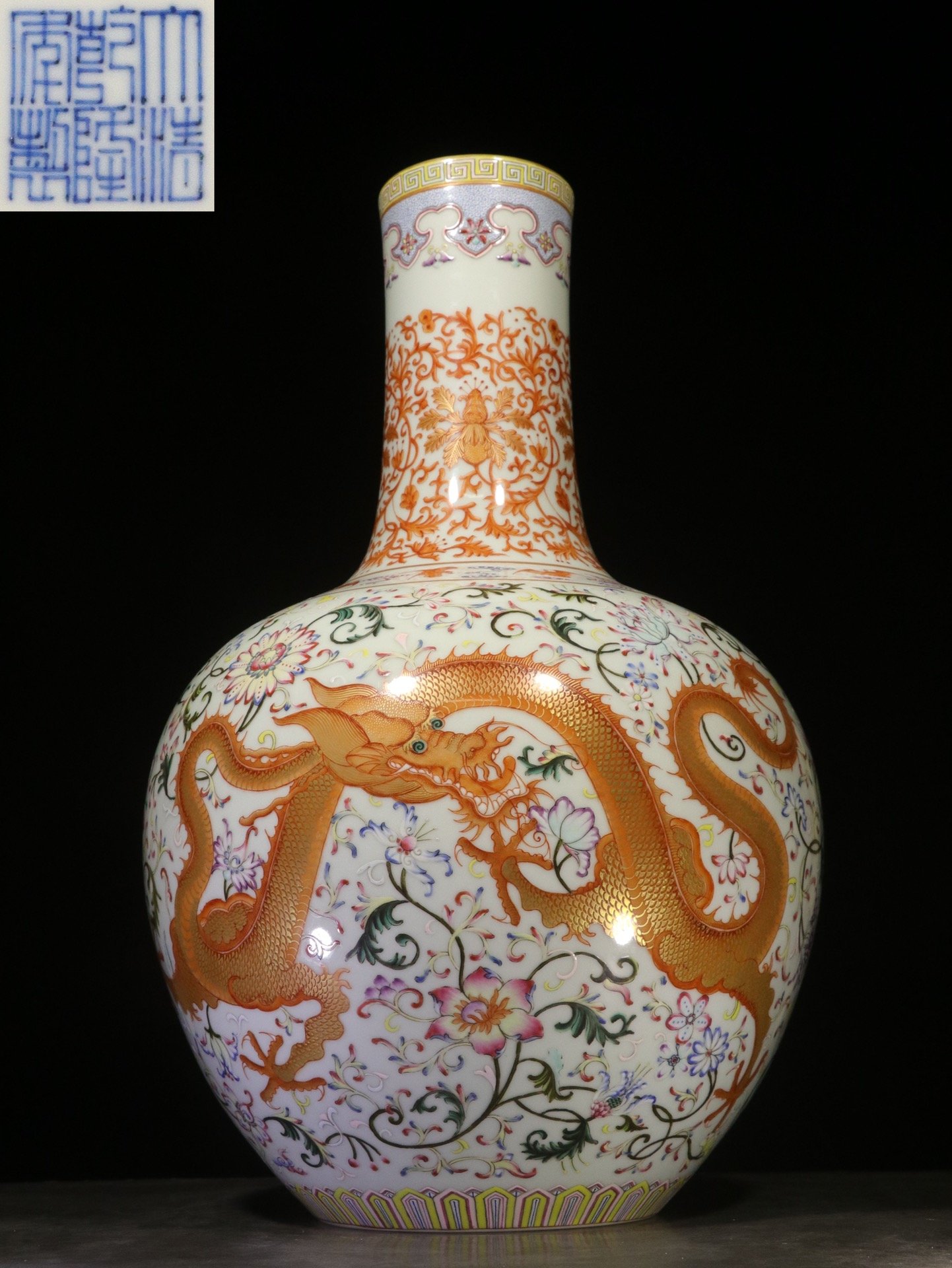 販売の人気 中国 大清乾隆年製 粉彩 桃杢吉祥文 天球瓶 C R2618K 