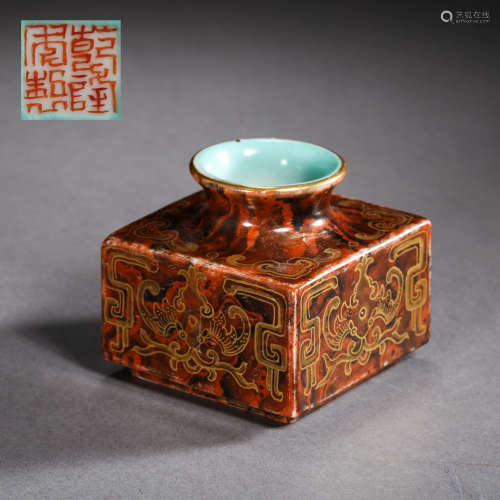 SQUARE FORM VASE, QIANLONG QING DYNASTY, CHINA