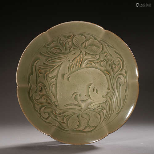 YAOZHOU KILN PLATE WITH RAFFITO DESIGN, NORTHERN SONG DYNASTY, CHINA