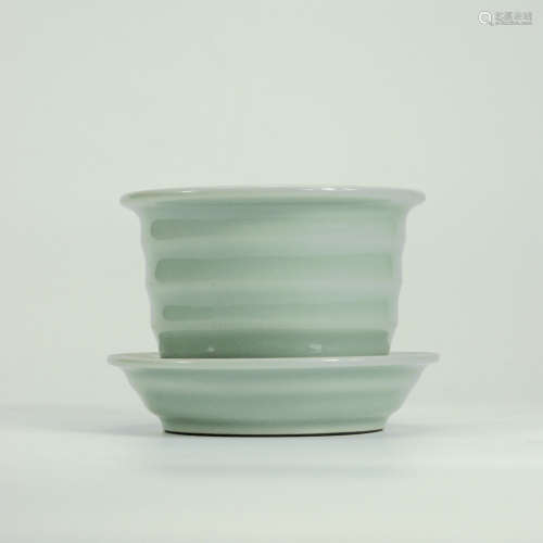 A Celadon Glaze Xuan Pattern Porcelain Flowerpot