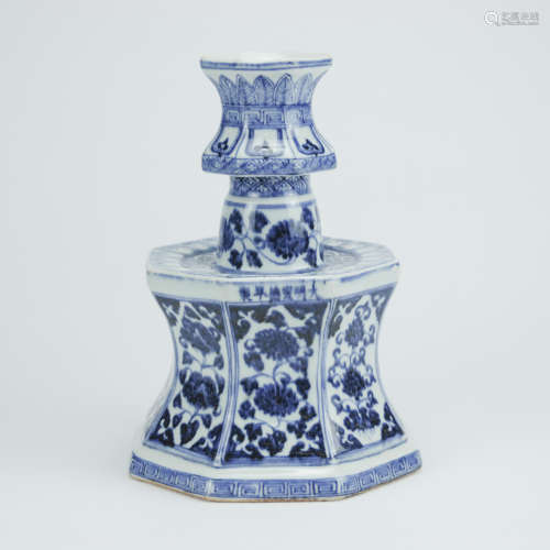 A Blue and White Floral Porcelain Octagonal Candlestick