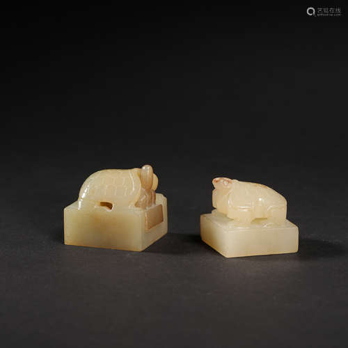 A PAIR OF HETIAN JADE TORTOISE SEALS, HAN DYNASTY, CHINA