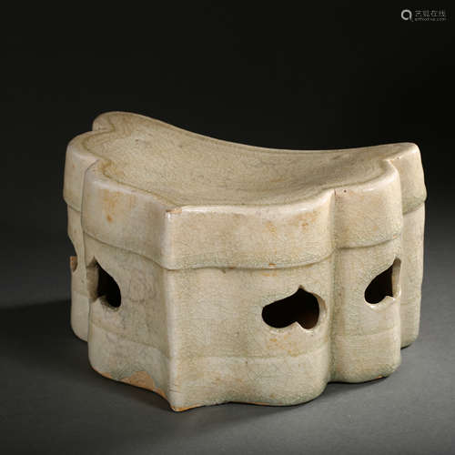 LONGQUAN KILN PILLOW, SOUTHERN SONG DYNASTY, CHINA