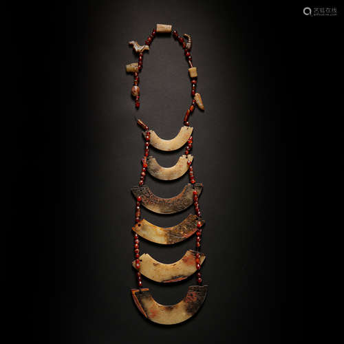 A SET OF HETIAN JADE AGATE ACCESSORIES, WESTERN ZHOU DYNASTY, CHINA