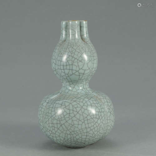 A Ge Kiln Three-mouthed Gourd-shaped Porcelain Vase