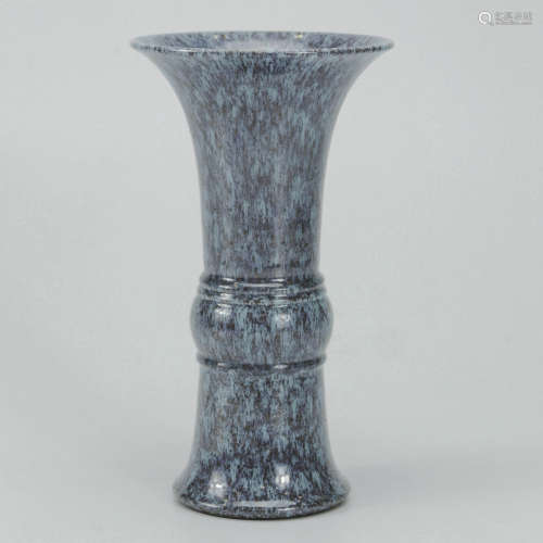 A Glazed Porcelain Beaker Vase