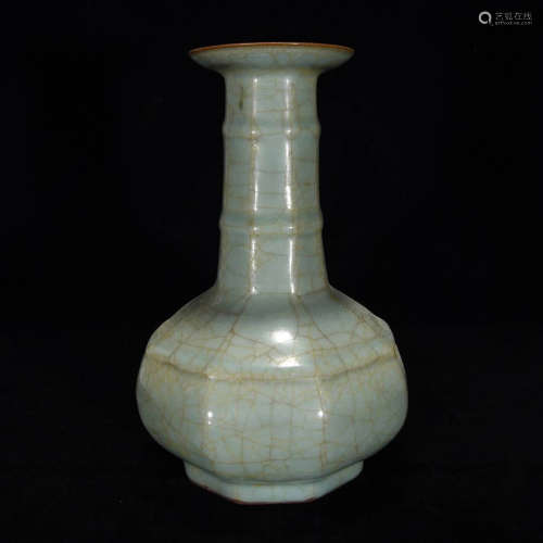 A Yue Kiln Porcelain Octagonal Vase