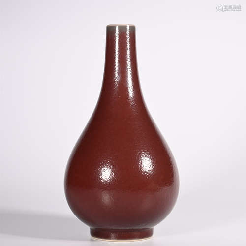 Qing Dynasty red-glazed long-necked vase