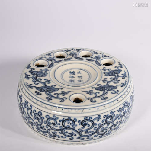 Ming Dynasty, blue and white tangled branches and water droplets