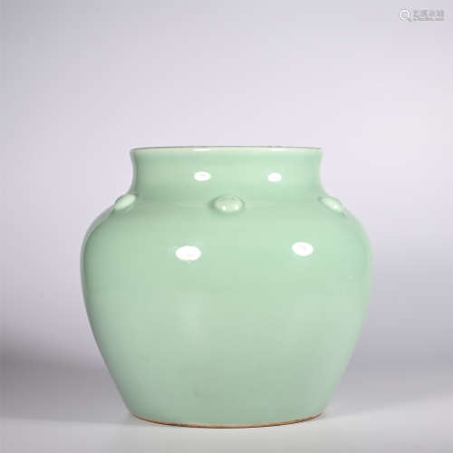 A Monochrome Glazed Jar in Yongzheng Period, Qing Dynasty