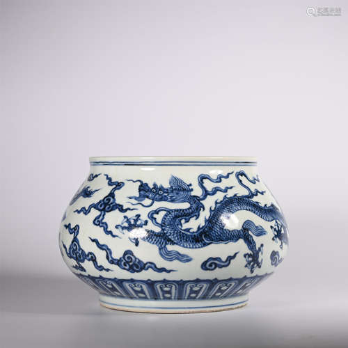 Ming Dynasty Xuande Blue and White Dragon Jar