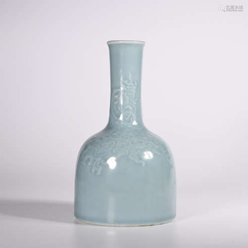 Qing Dynasty Kangxi Bean Celadon-glazed Rattle Zun