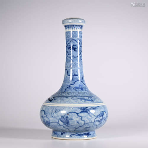 Qing Kangxi blue and white long-necked vase