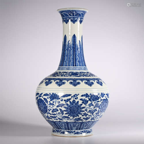 Qing Dynasty Qianlong Blue and White Vase