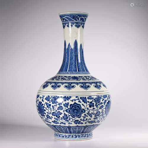 Qing Tongzhi blue and white flower appreciation bottle