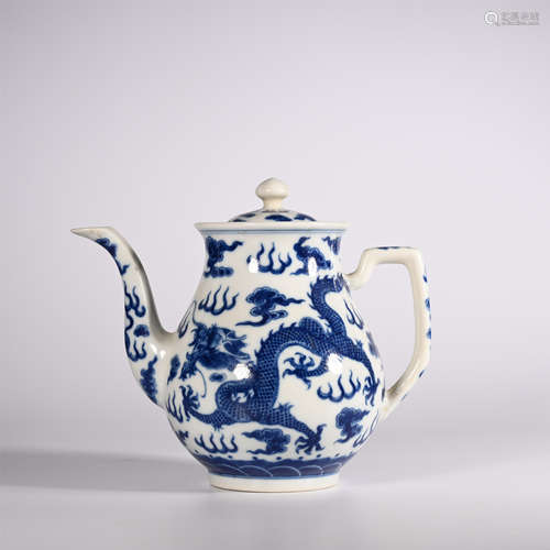 A blue and white dragon-patterned pot from Guangxu, Qing Dynasty