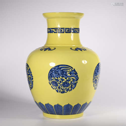 Qing dynasty yellow-glazed open-light cyan pattern jar