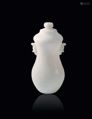 18世纪宫廷琉璃仿白玉蒜头瓶