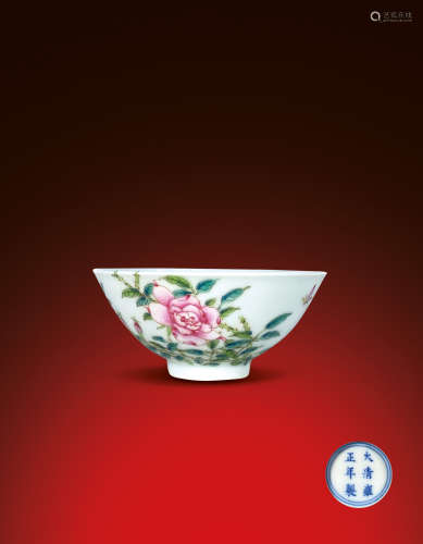 大清雍正年制款粉彩花卉纹碗