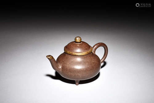 YIXING ZISHA CLAY AND BRONZE ENCLOSED TRIPOD TEAPOT