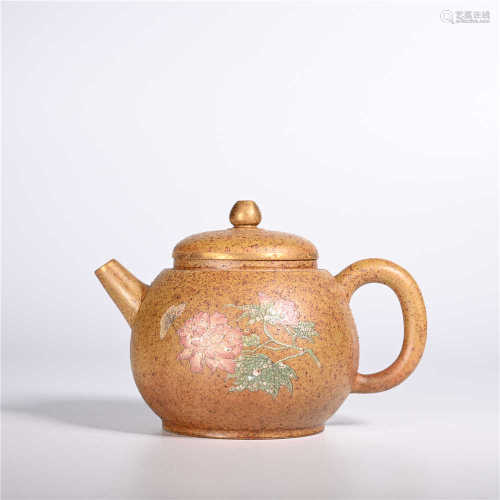 the Qing dynasty         dark-red enameled pottery teapot