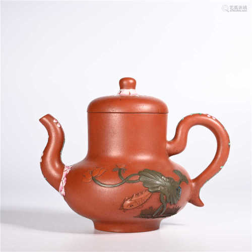 the Qing dynasty         dark-red enameled pottery teapot