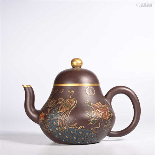 the Qing dynasty         dark-red enameled pottery teapot