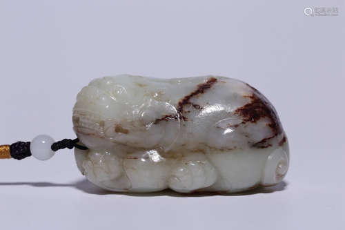 HETIAN JADE CARVED 'PIXIU' ORNAMENT