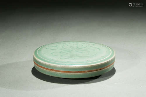 LONGQUAN JINCUN WARE IMPRESSED BOX WITH COVER