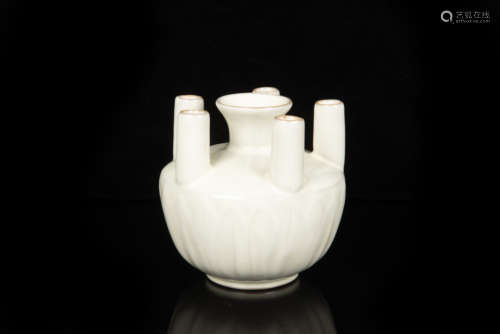 WHITE GLAZED FIVE-OPENING 'LOTUS' VASE